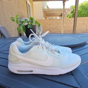 Nike Women's Air Max Oketo Mint Green 7.5 Running Walking Sneakers